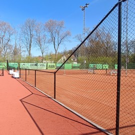 Aanleg allweather kunstgras tennisterrein bij TC Brabo in Schilde - afbeelding