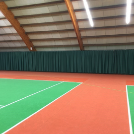 Nieuwe tennishal gordijnen in Hove - afbeelding