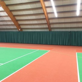 Aanleg van indoor hardcourt tennisterreinen voor Sporting Club Hove - afbeelding