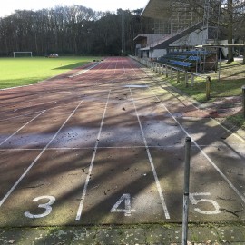 Reiniging van de atletiekpiste bij AC Break - afbeelding