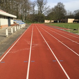 Reiniging van de atletiekpiste bij AC Break - afbeelding