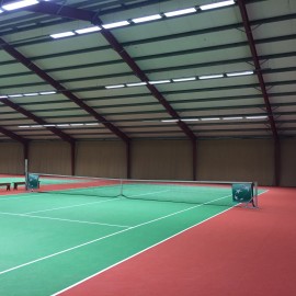 Aanleg van indoor hardcourt tennisterreinen voor Sporting Club Hove - afbeelding