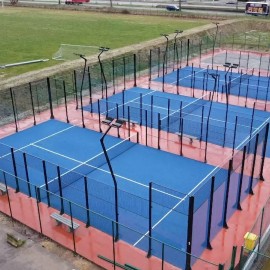 Aanleg van padel courts bij Runkster TC - afbeelding