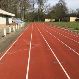 Reiniging van de atletiekpiste bij AC Break - afbeelding