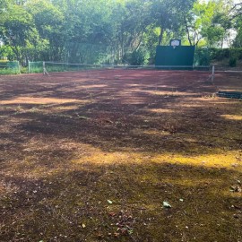 Renovatie van het tennisveld van US ambassade - afbeelding