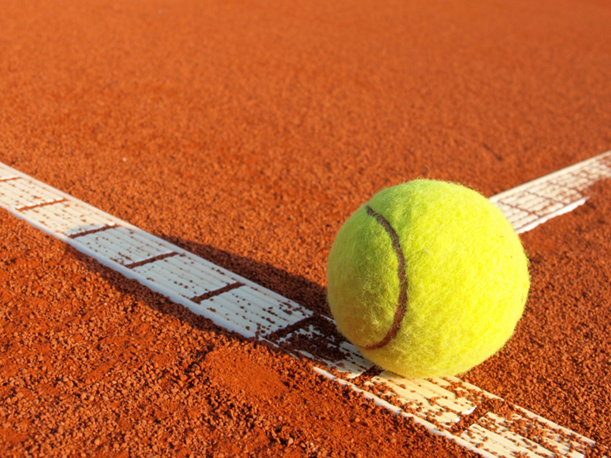 Gravel voor tennisbanen en atletiekpistes • Scheepers Sport